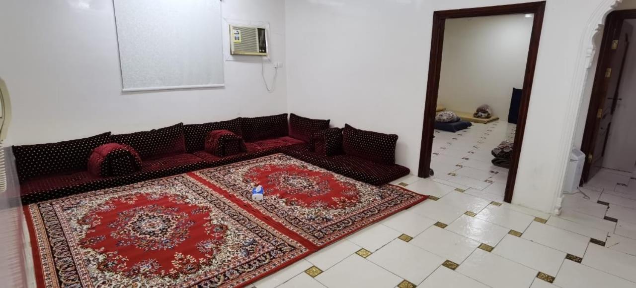 شقة عائلية -ليست فندقية- 8 دقائق بالسيارة للحرم أو قباء - Медина Экстерьер фото